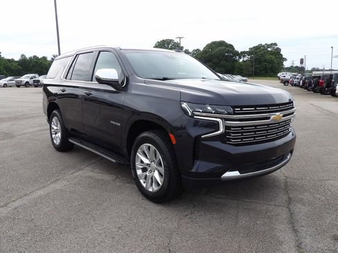 Used 2024 Chevrolet Tahoe Premier RWD image 2