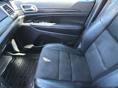 Used 2021 Jeep Grand Cherokee Laredo X image 12