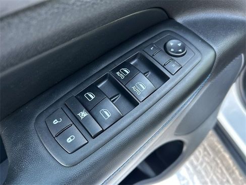 Used 2018 Jeep Grand Cherokee Laredo image 16