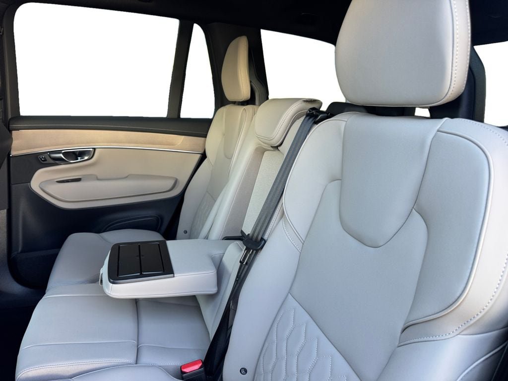 New 2026 Volvo XC90 T8 Plus w/ Protection Package Premier AWD/4WD image 26