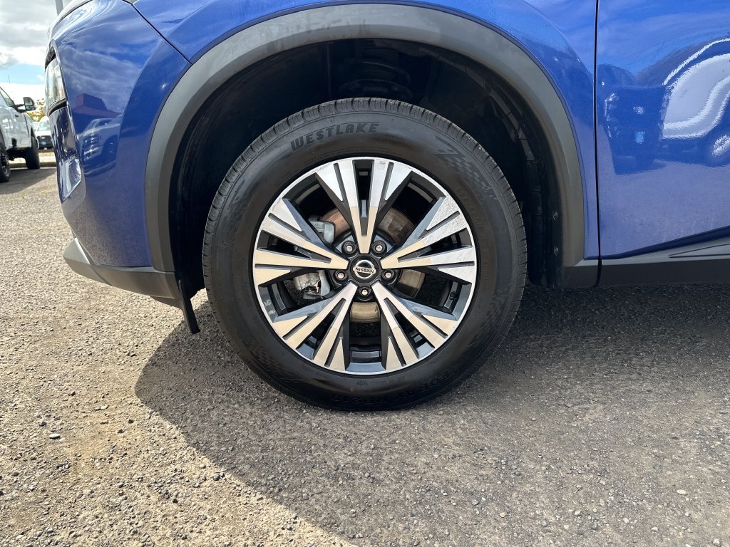 Used 2021 Nissan Rogue SV AWD/4WD image 11