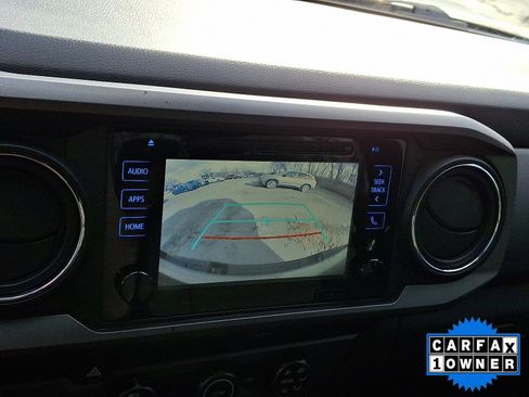 Used 2019 Toyota Tacoma TRD Sport image 31