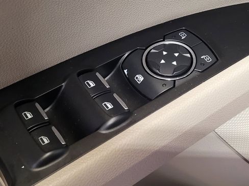 Used 2017 Ford Fusion SE w/ Fusion SE Technology Package image 27