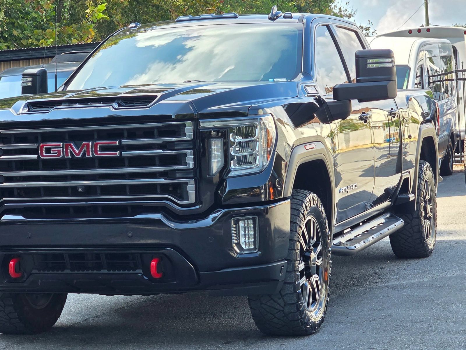 Used 2020 GMC Sierra 2500 AT4 w/ AT4 Premium Package AWD/4WD image 3