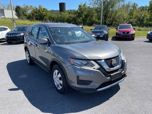 Used 2018 Nissan Rogue S image 2