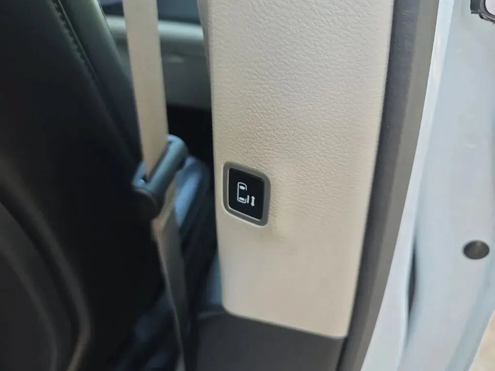 Used 2023 Chrysler Pacifica Touring-L FWD image 44
