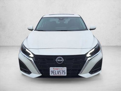 Used 2023 Nissan Altima 2.5 SV w/ SV Premium Package image 2