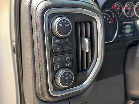 Used 2021 Chevrolet Silverado 1500 LTZ w/ Z71 Off-Road Package AWD/4WD image 18