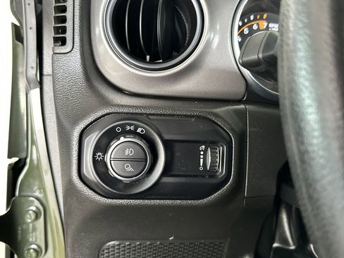 Used 2023 Jeep Gladiator Sport AWD/4WD image 17