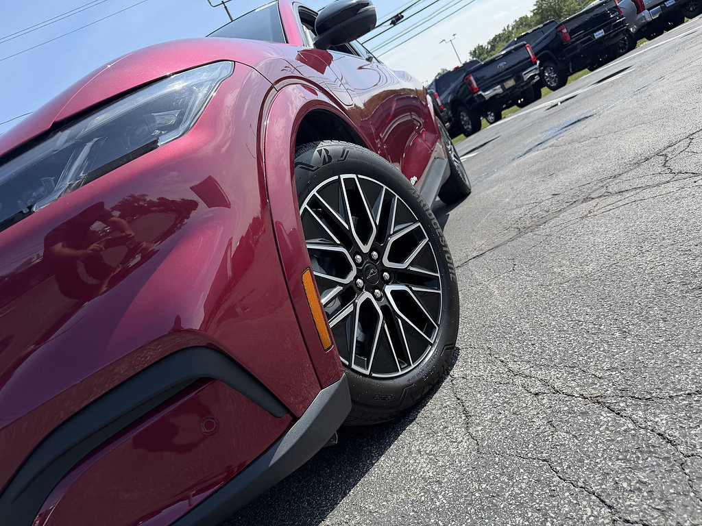 Certified 2025 Ford Mustang Mach-E Premium AWD/4WD image 3