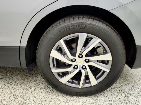 Used 2024 Chevrolet Equinox LT FWD image 9