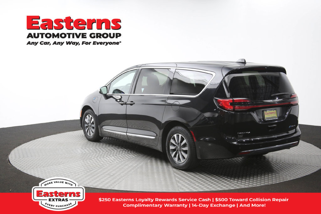 Used 2023 Chrysler Pacifica Limited FWD image 69