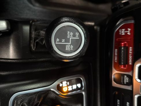 Used 2024 Jeep Wrangler Unlimited image 24