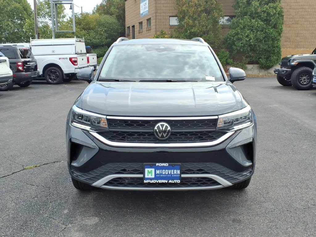 Used 2024 Volkswagen Taos SE AWD/4WD image 3