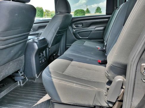 Used 2019 Nissan Titan SV w/ SV Convenience Package AWD/4WD image 16