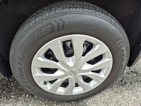 Used 2016 Nissan Rogue S image 9