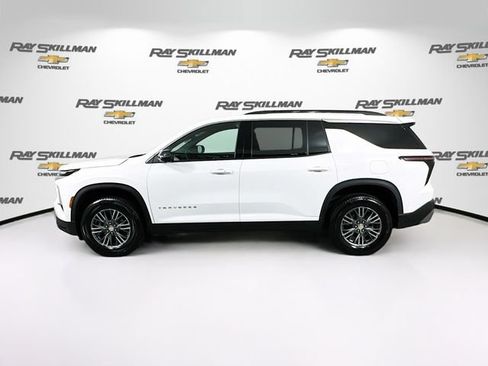 Used 2024 Chevrolet Traverse LT FWD image 4