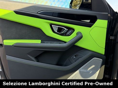 Used 2021 Lamborghini Urus image 23