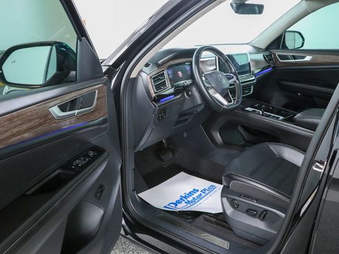 Used 2024 Volkswagen Atlas SEL AWD/4WD image 3