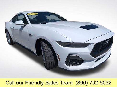 Used 2025 Ford Mustang GT Premium RWD image 9
