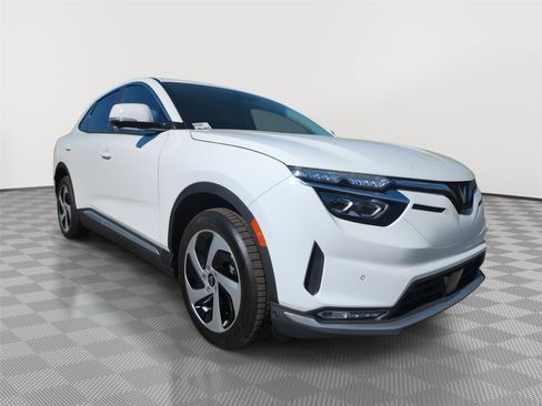 New 2025 VinFast VF 8 Eco image 2