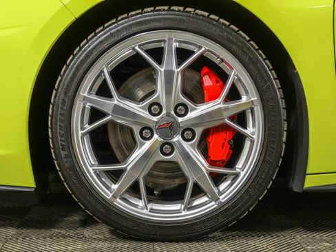 Used 2021 Chevrolet Corvette Stingray w/ Z51 Performance Package image 22