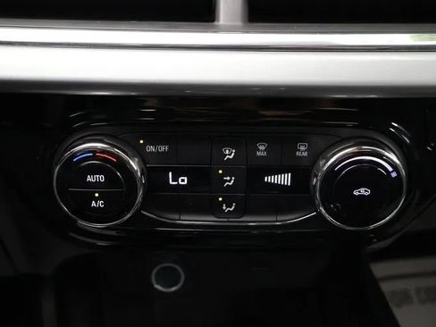 Used 2025 Chevrolet Trax LT FWD image 34