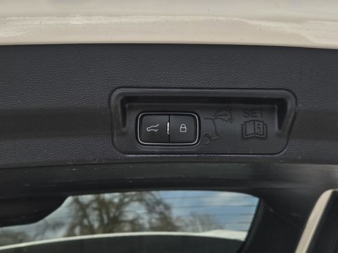 Used 2021 Ford Explorer Limited w/ Equipment Group 301A image 11