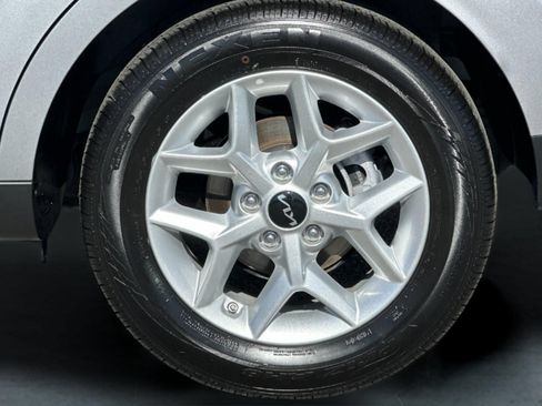 Used 2025 Kia Soul LX w/ LX Technology Package FWD image 24