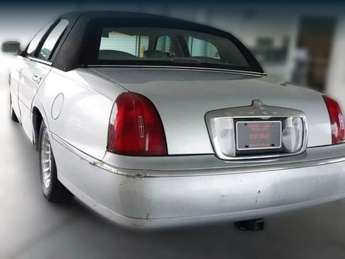Used 1998 Lincoln Town Car Executive image 9
