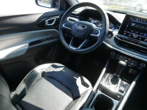 Used 2025 Jeep Compass Limited AWD/4WD image 9
