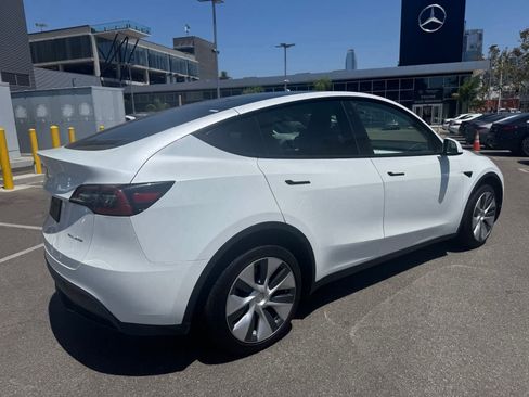 Used 2023 Tesla Model Y AWD image 3