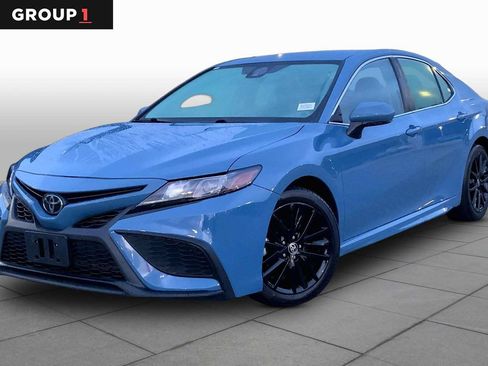 Used 2024 Toyota Camry SE FWD image 1