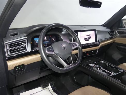 Used 2024 Volkswagen Atlas Cross Sport SE FWD image 23