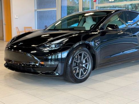 Used 2022 Tesla Model 3 Long Range AWD/4WD image 3