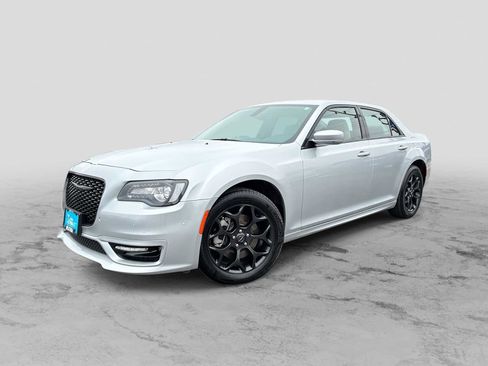 Used 2022 Chrysler 300 Touring L w/ Comfort Group image 1