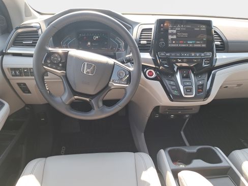 Used 2024 Honda Odyssey Touring image 17