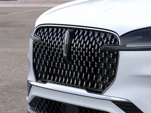 Used 2026 Lincoln Aviator AWD image 17