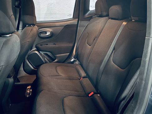 Used 2020 Jeep Renegade Sport w/ UConnect 7.0 Group FWD image 18