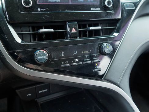 Used 2021 Toyota Camry SE image 22