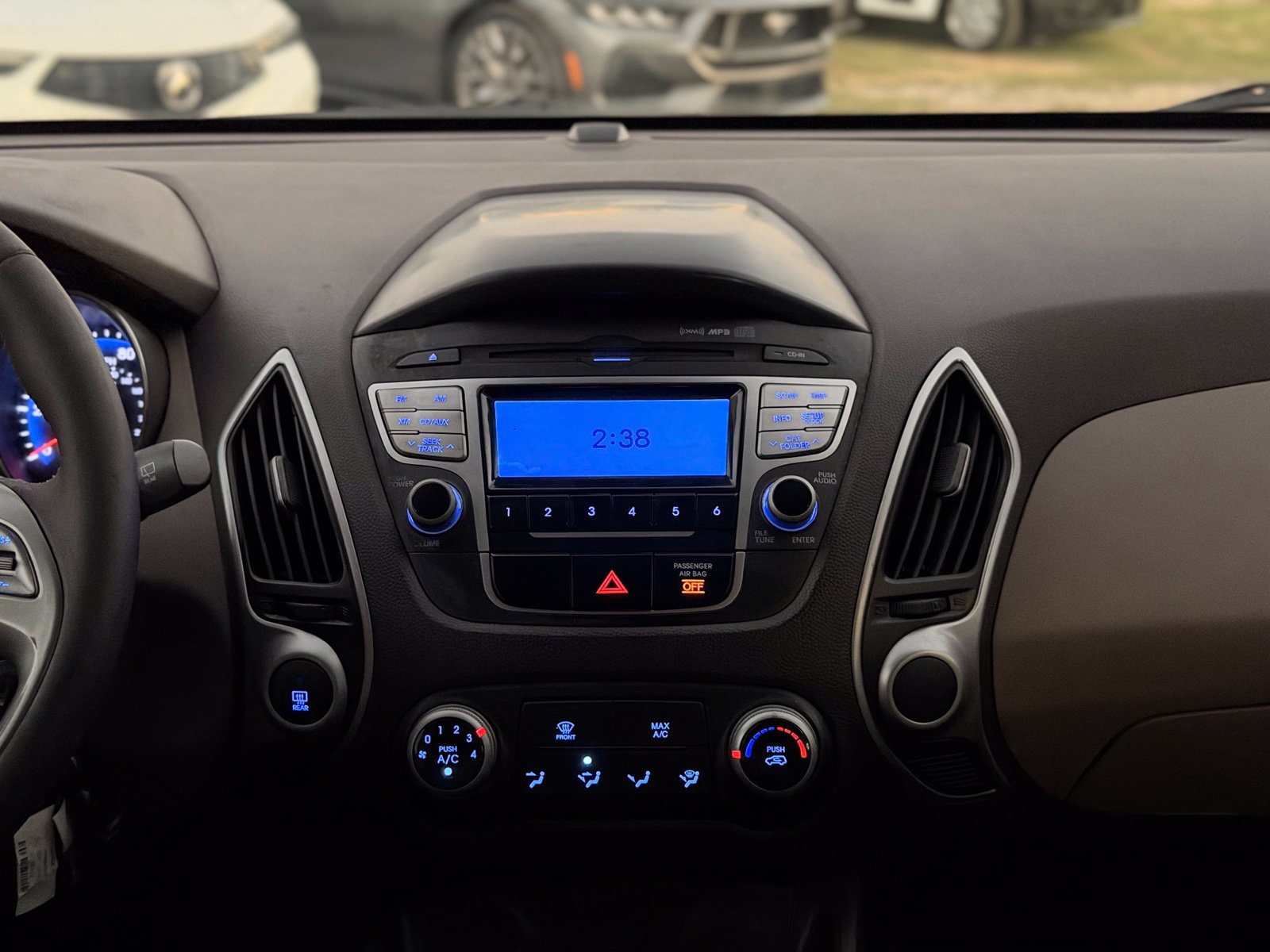 Used 2011 Hyundai Tucson GLS FWD image 27