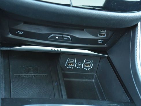 Used 2024 Chrysler Pacifica Limited w/ Uconnect Theater Family Group image 21