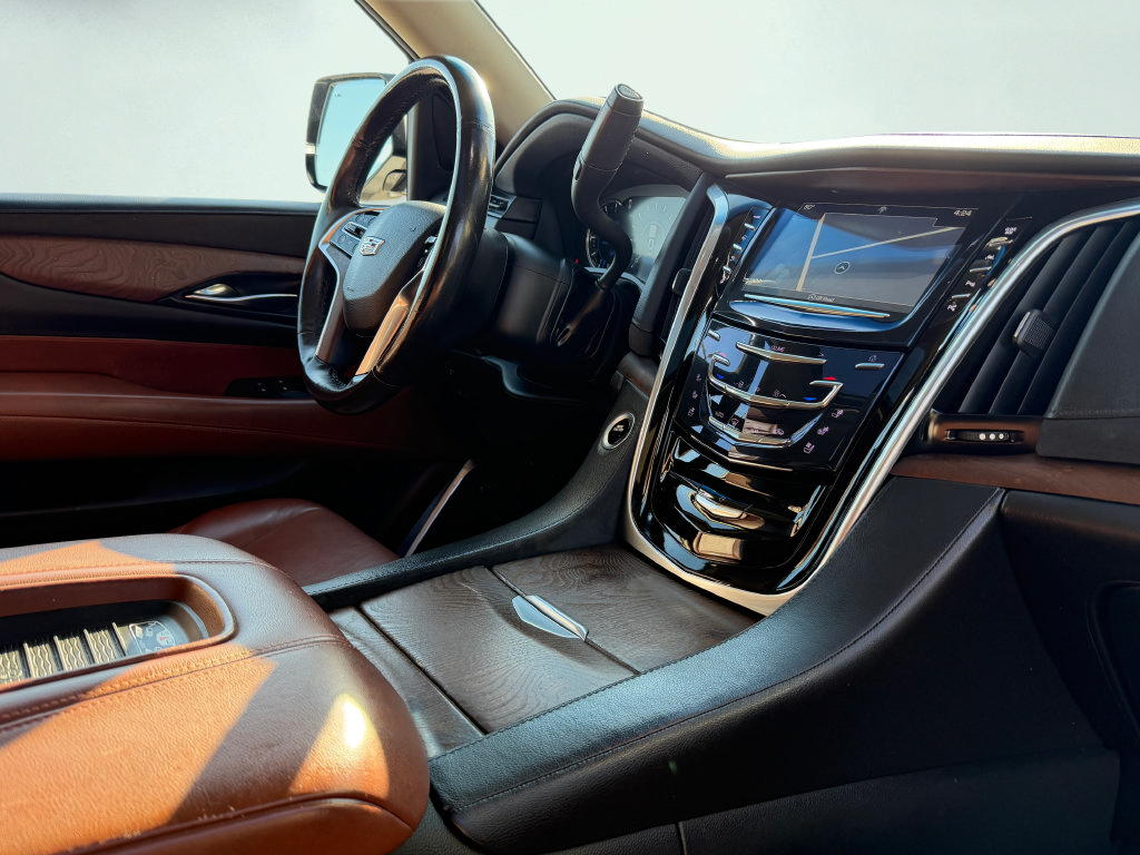 Used 2019 Cadillac Escalade Premium Luxury AWD/4WD image 32