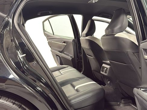 Used 2026 Toyota Camry SE w/ Convenience Package image 17