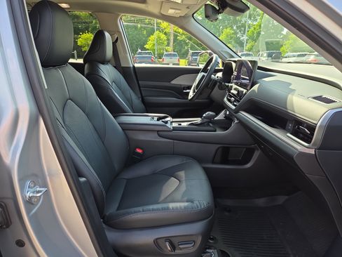 Used 2024 Toyota Grand Highlander Platinum AWD/4WD image 17