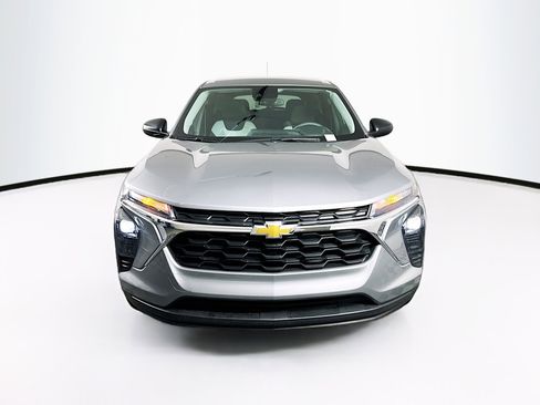 Used 2024 Chevrolet Trax LS w/ Driver Confidence Package image 2