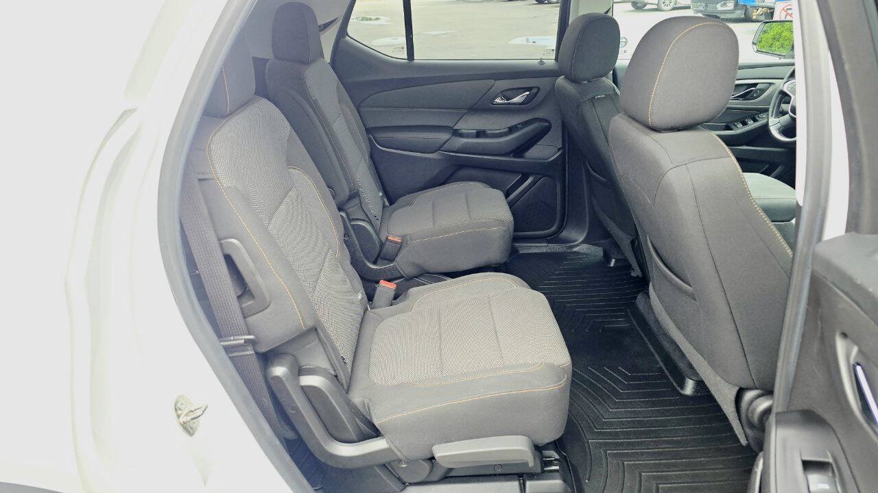 Used 2019 Chevrolet Traverse LT w/ LPO, Blackout Package AWD/4WD image 16
