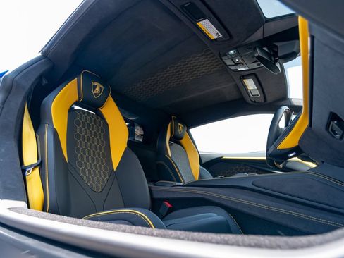 Used 2025 Lamborghini Revuelto AWD/4WD image 20