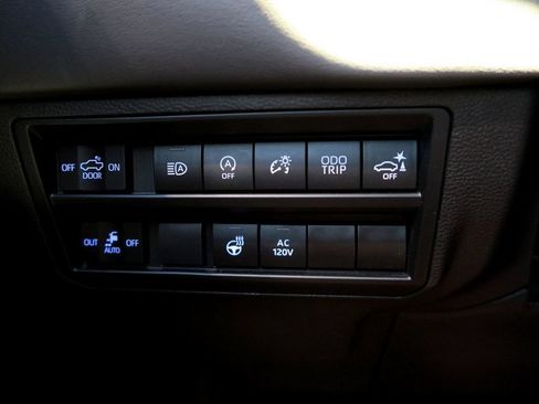 Used 2023 Toyota Tundra Platinum w/ Advanced Package AWD/4WD image 33