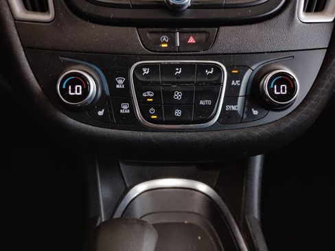 Used 2022 Chevrolet Malibu LT FWD image 31
